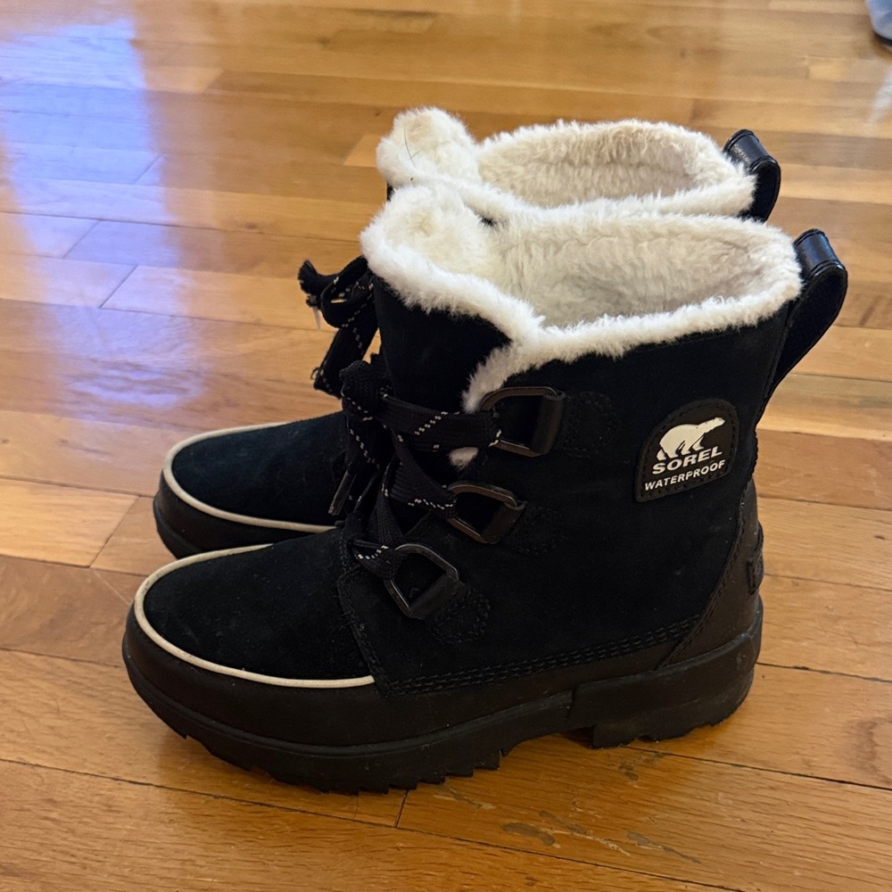 Sorel Black Boots with Cream Lining